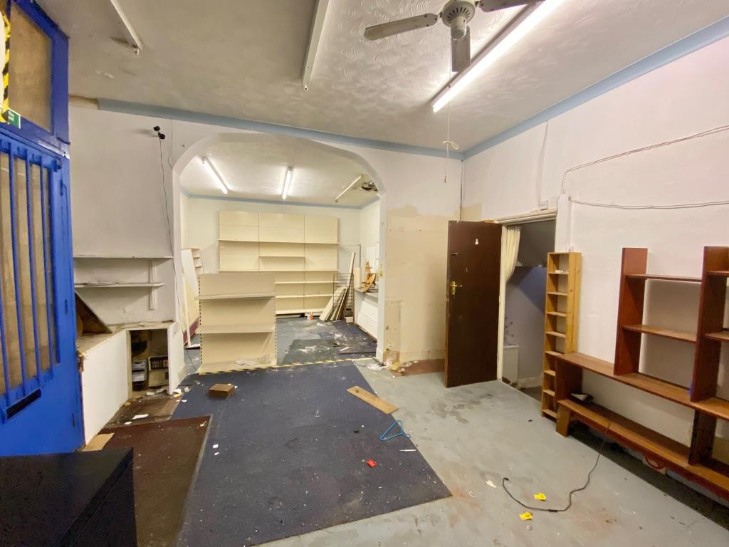 Lot: 35 - TWO FREEHOLD COTTAGES AND A FORMER CONVENIENCE STORE WITH POTENTIAL - Former Convenience Store